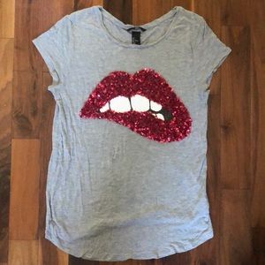 H&M bit lip t-shirt size large
